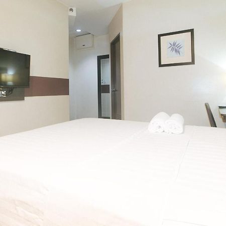 סן פדרו מקאטי Lorenzzo Suites Hotel מראה חיצוני תמונה