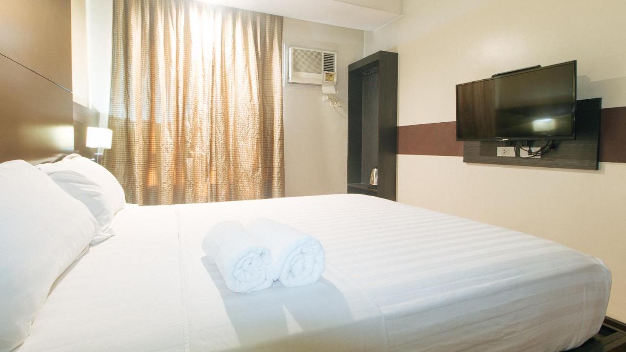 סן פדרו מקאטי Lorenzzo Suites Hotel מראה חיצוני תמונה