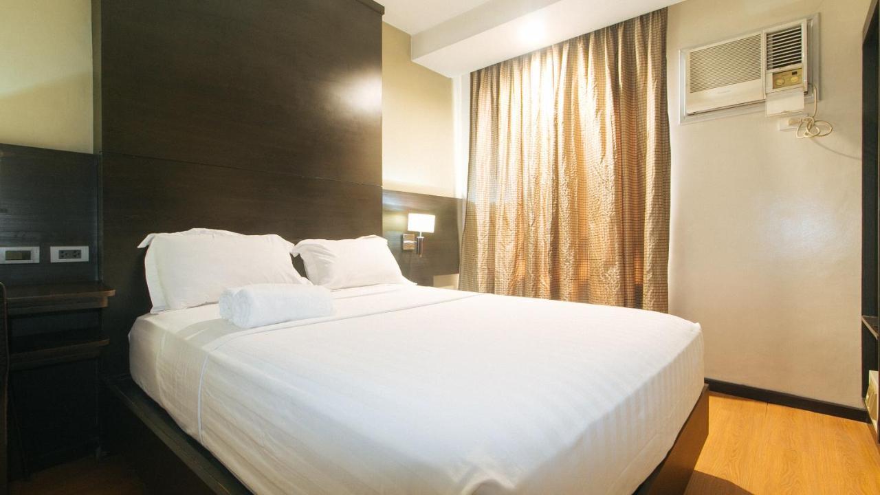 סן פדרו מקאטי Lorenzzo Suites Hotel מראה חיצוני תמונה