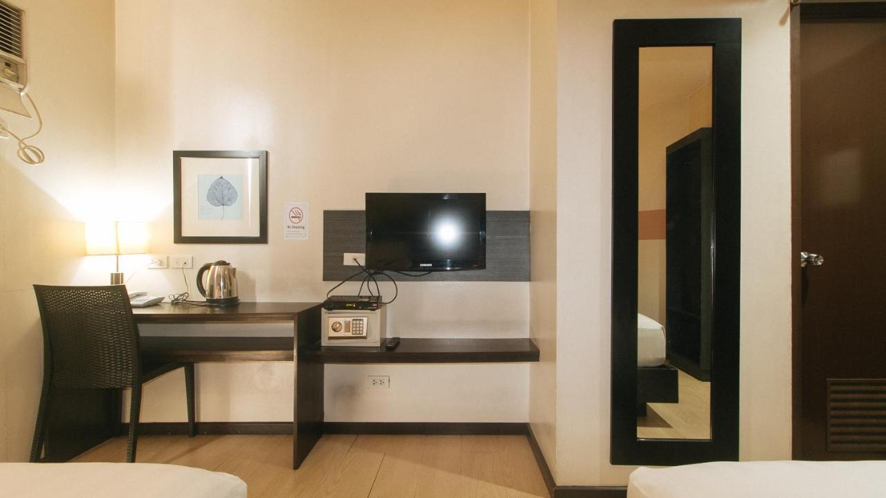 סן פדרו מקאטי Lorenzzo Suites Hotel מראה חיצוני תמונה