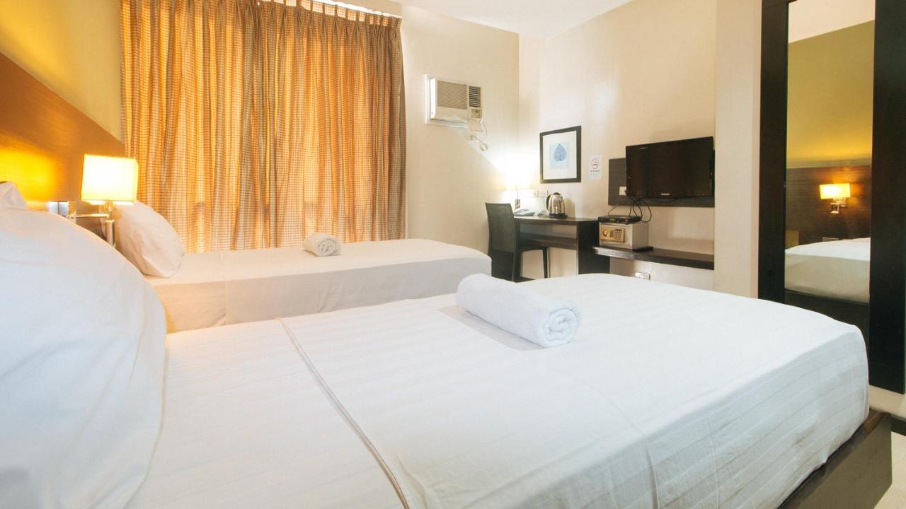 סן פדרו מקאטי Lorenzzo Suites Hotel מראה חיצוני תמונה