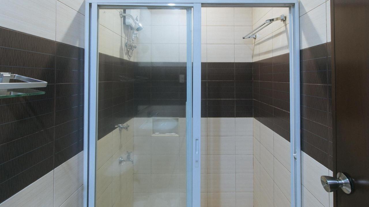 סן פדרו מקאטי Lorenzzo Suites Hotel מראה חיצוני תמונה