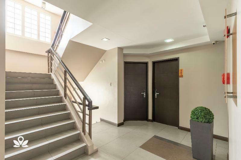 סן פדרו מקאטי Lorenzzo Suites Hotel מראה חיצוני תמונה